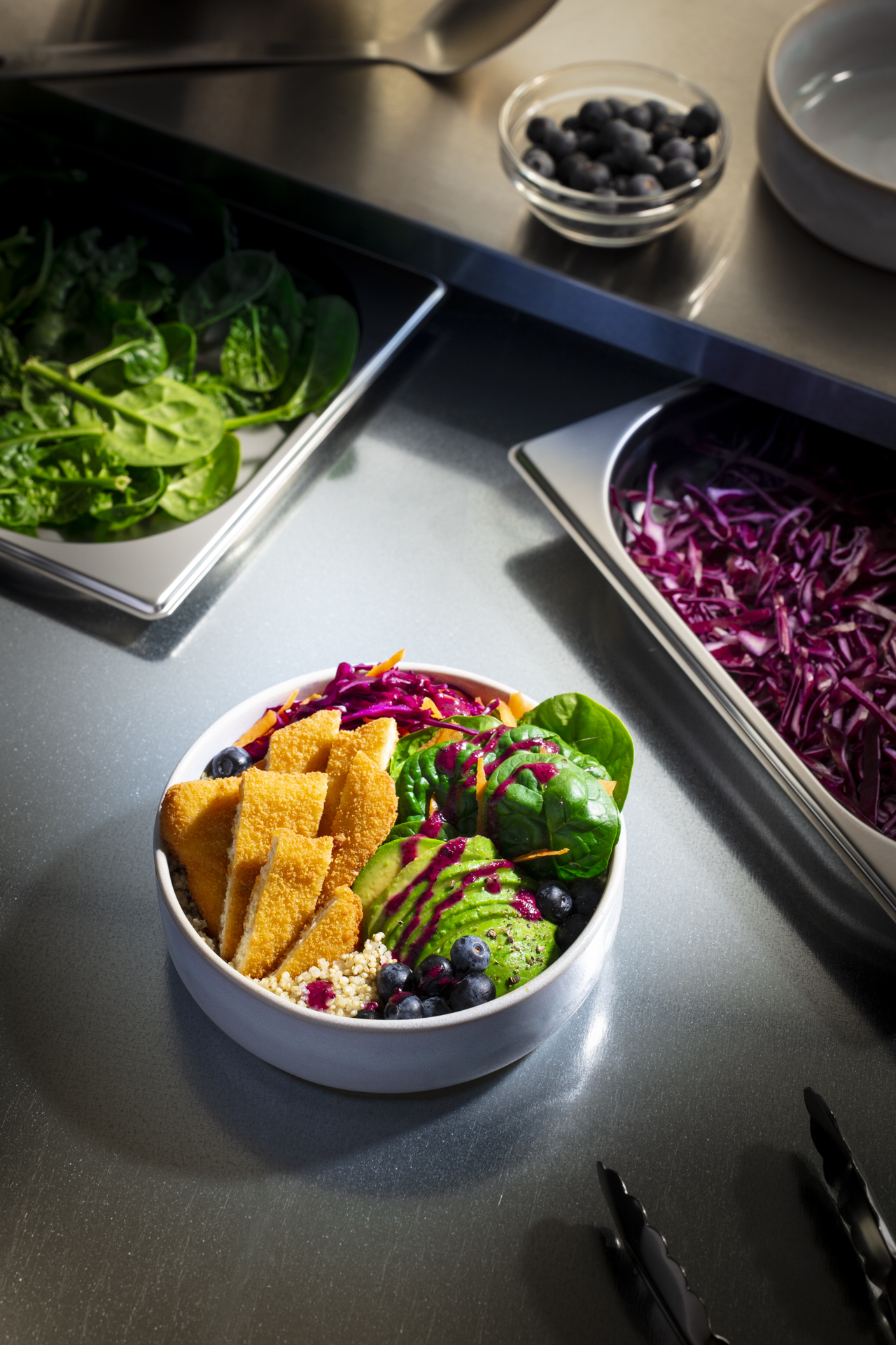 Vegan bowl with Plant-Based Schnitzel from the field and blueberry dressing - Foodservice EN